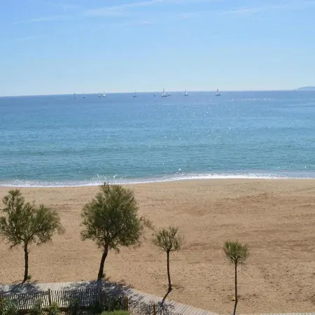 Pour 4 Personnes Avec Terrasse Et Directe Au Lavandou - Fr-1-251-251 Apartment *