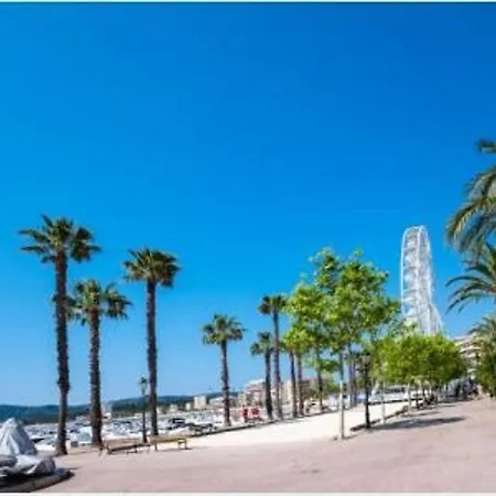 Pour 4 Personnes Avec Terrasse Et Directe Au Lavandou - Fr-1-251-251 *