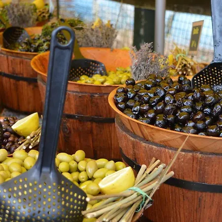 4 Pers. Avec Terrasse Sur La Au Lavandou - Fr-1-251-251